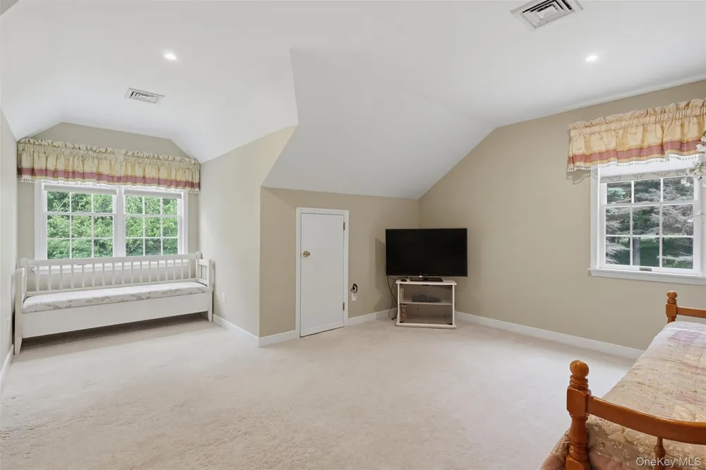28 Enright Lane Montgomery, NY 12549