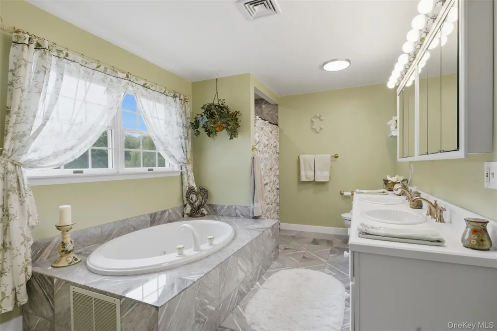 28 Enright Lane Montgomery, NY 12549