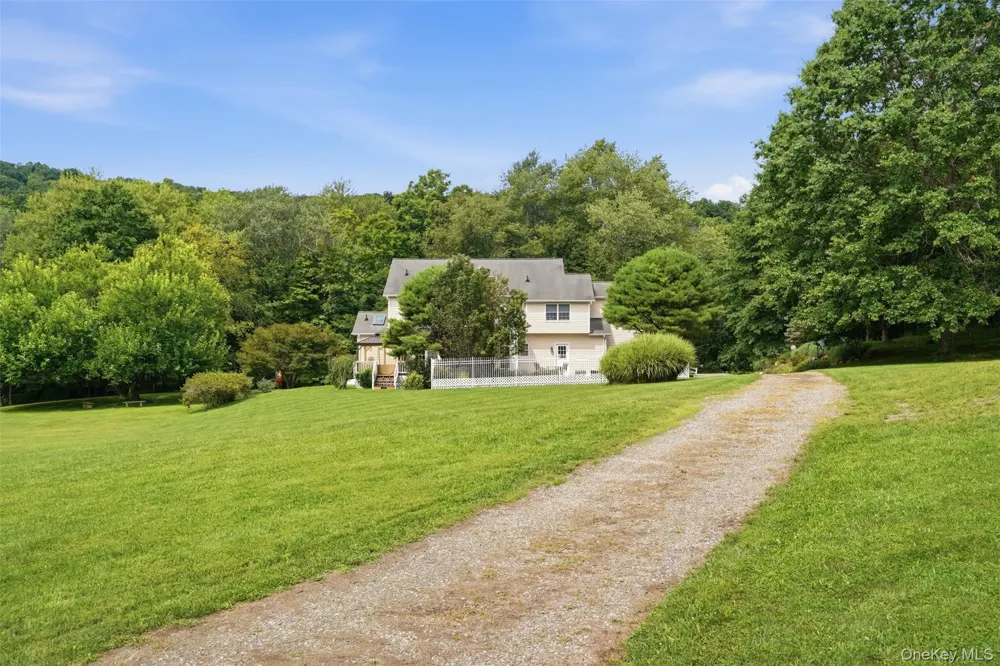 28 Enright Lane Montgomery, NY 12549