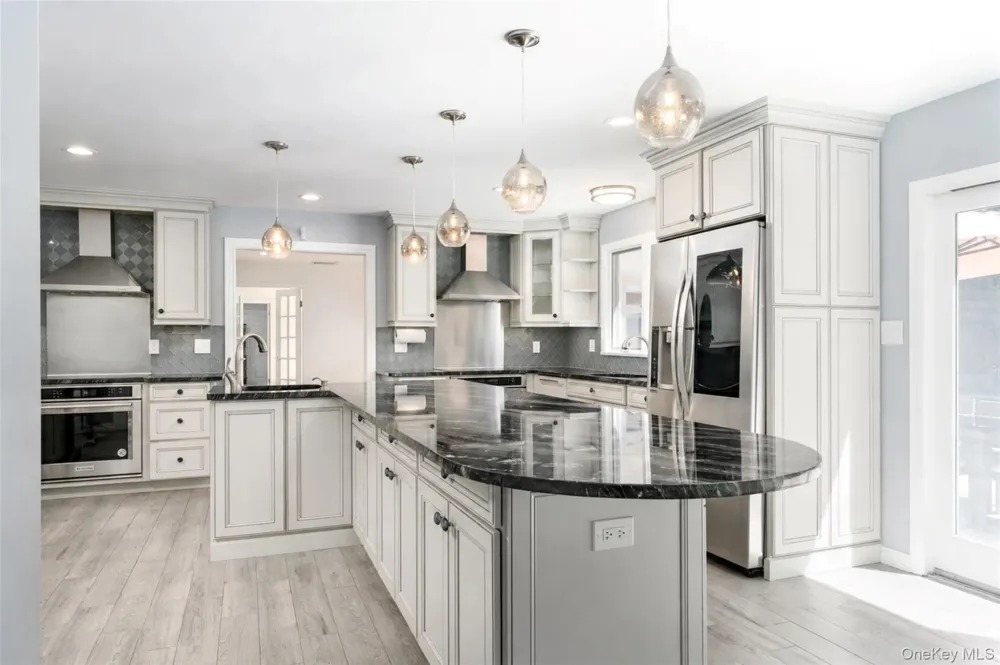6 Davids Way Port Jefferson Village, NY 11777