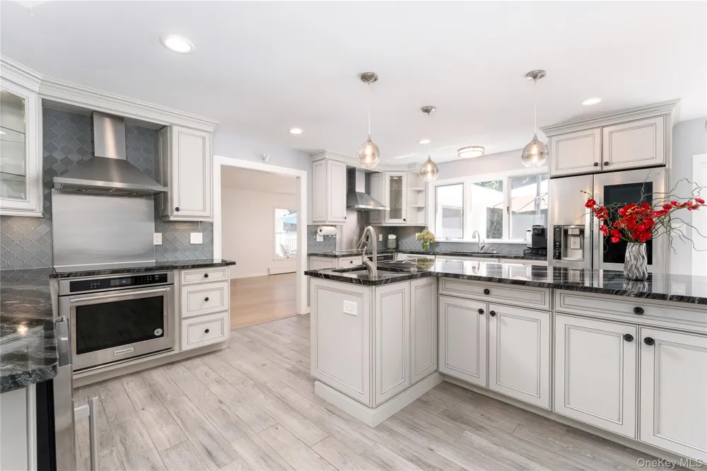 6 Davids Way Port Jefferson Village, NY 11777