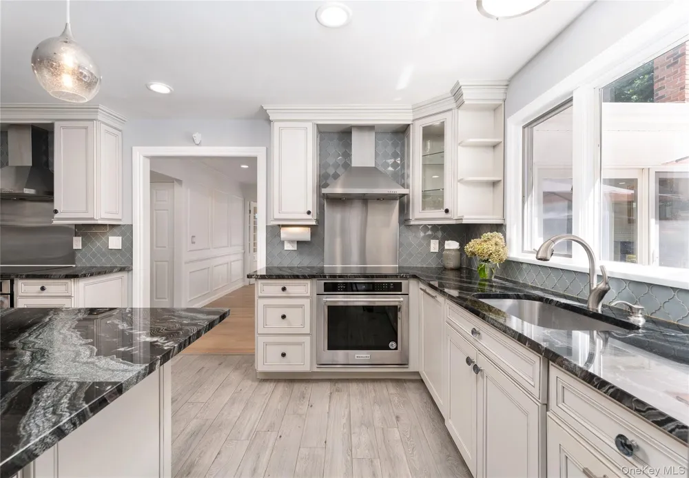 6 Davids Way Port Jefferson Village, NY 11777