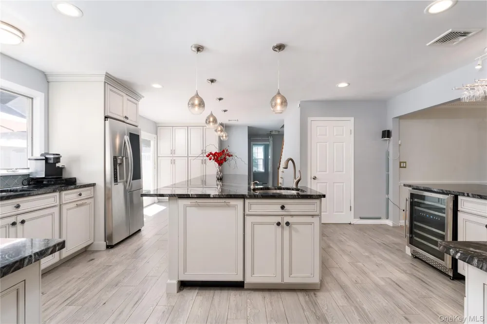 6 Davids Way Port Jefferson Village, NY 11777