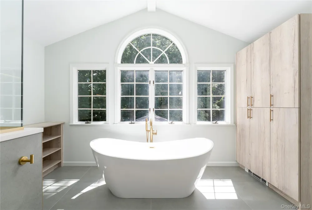 6 Davids Way Port Jefferson Village, NY 11777