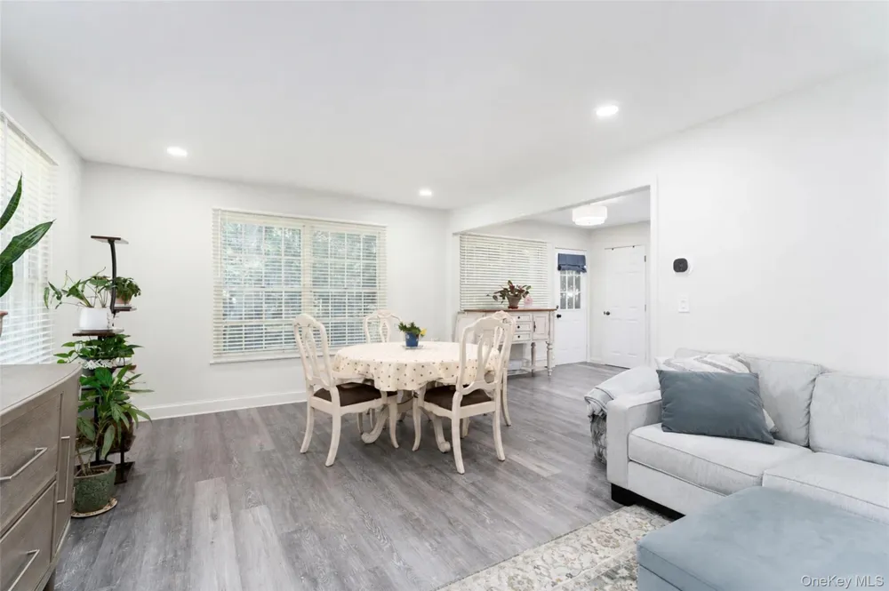 6 Davids Way Port Jefferson Village, NY 11777