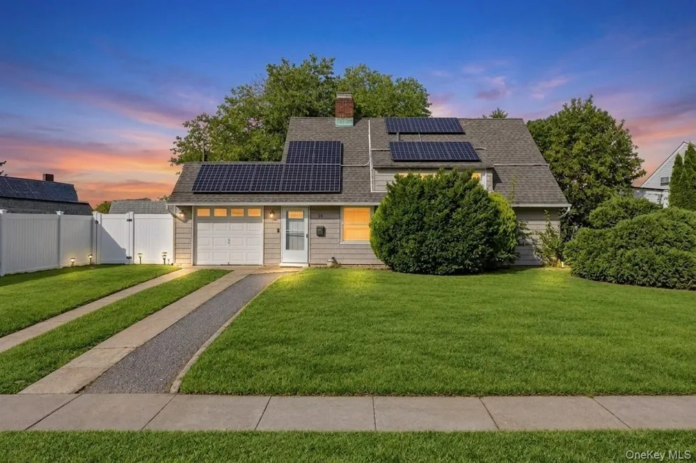 35 Meeting Lane Hicksville, NY 11801