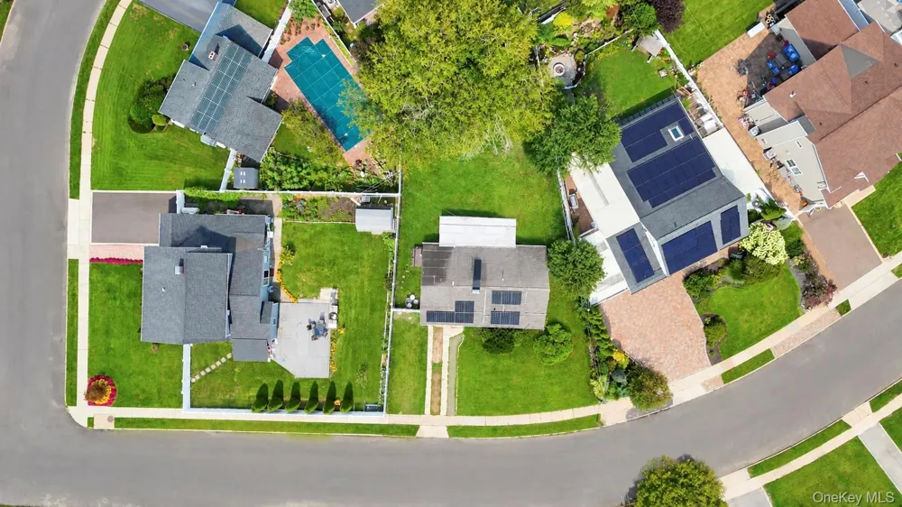 35 Meeting Lane Hicksville, NY 11801