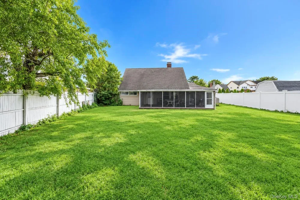35 Meeting Lane Hicksville, NY 11801
