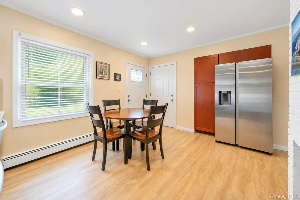 35 Meeting Lane Hicksville, NY 11801