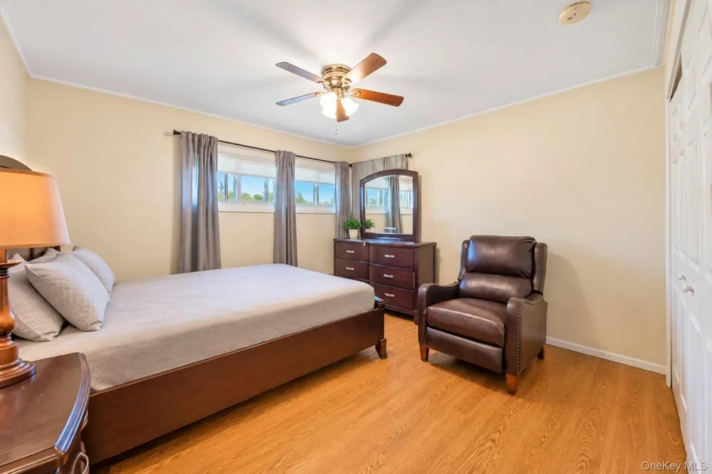 35 Meeting Lane Hicksville, NY 11801