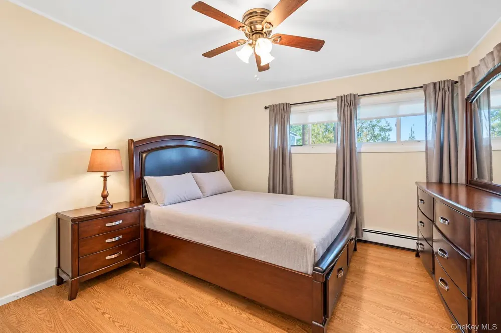 35 Meeting Lane Hicksville, NY 11801