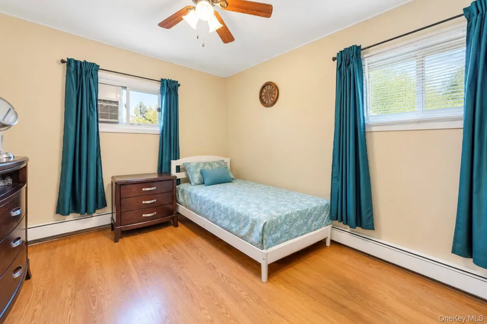 35 Meeting Lane Hicksville, NY 11801