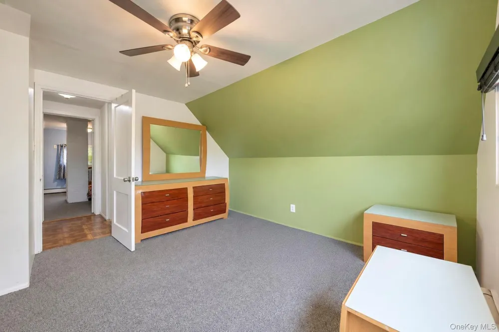 35 Meeting Lane Hicksville, NY 11801