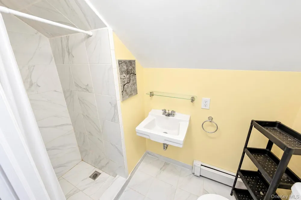 35 Meeting Lane Hicksville, NY 11801