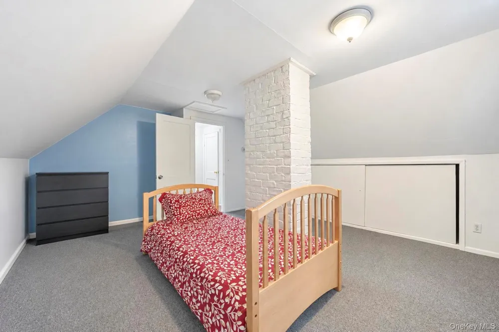 35 Meeting Lane Hicksville, NY 11801