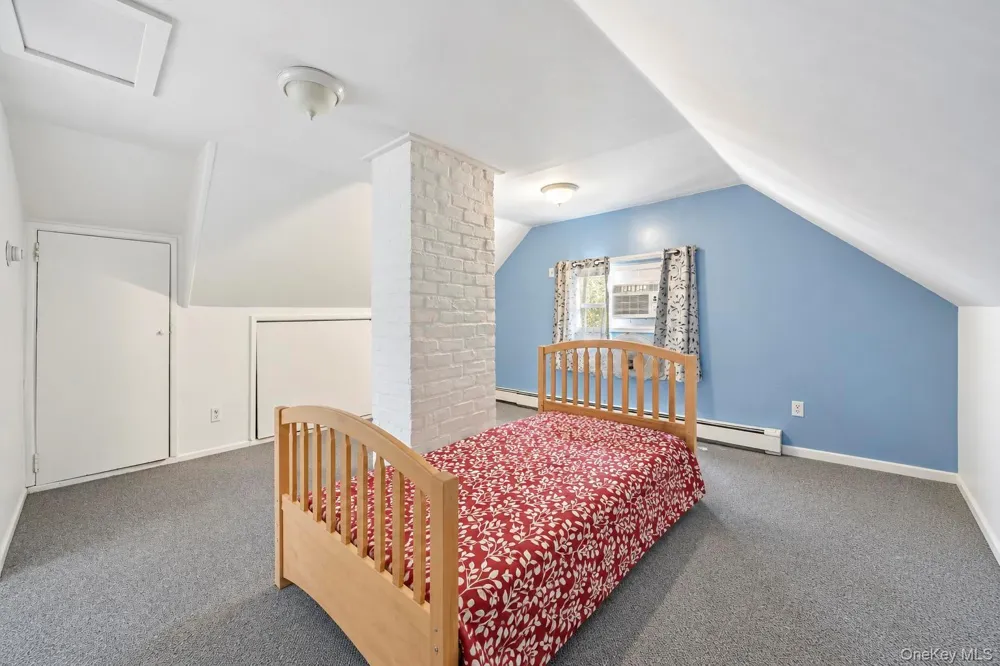35 Meeting Lane Hicksville, NY 11801
