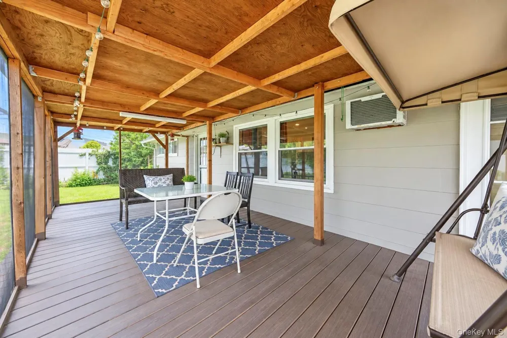 35 Meeting Lane Hicksville, NY 11801