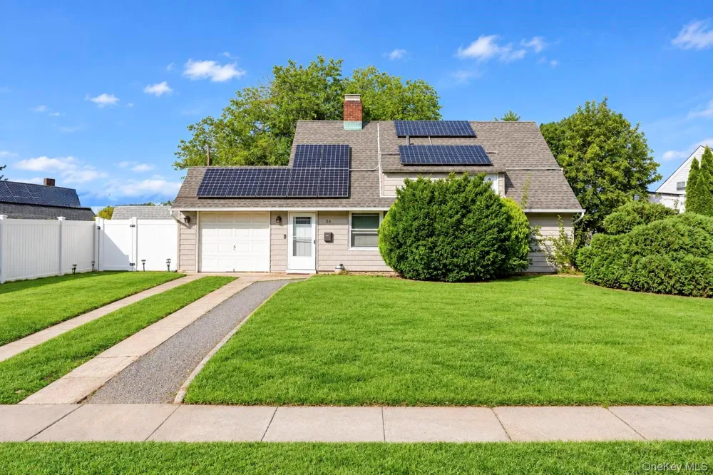 35 Meeting Lane Hicksville, NY 11801