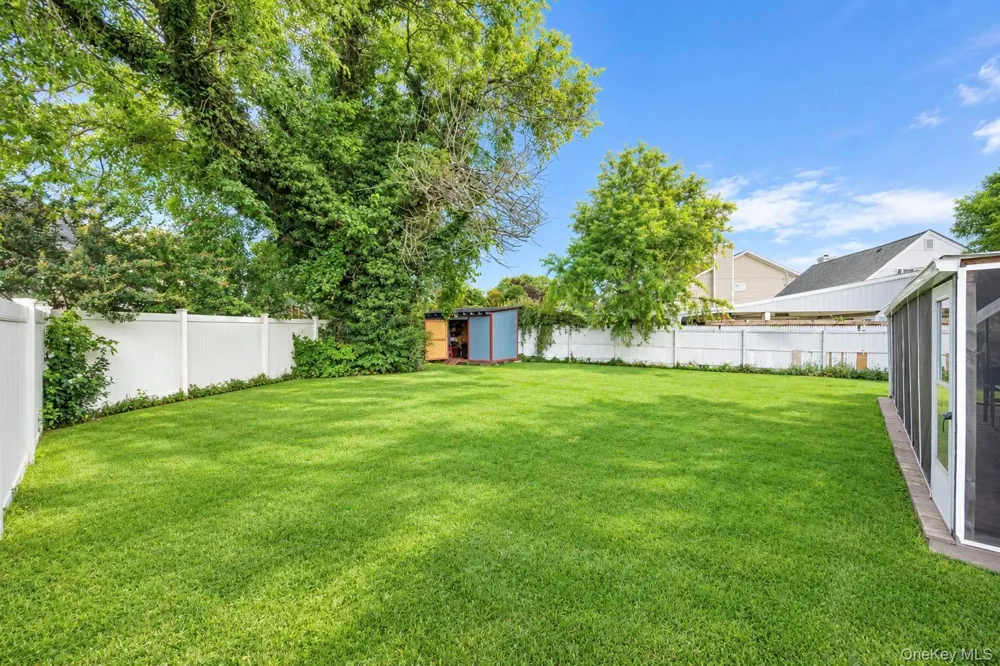 35 Meeting Lane Hicksville, NY 11801
