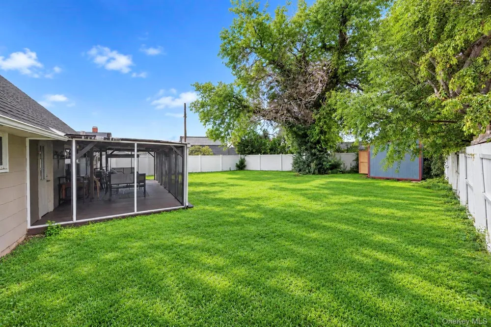 35 Meeting Lane Hicksville, NY 11801