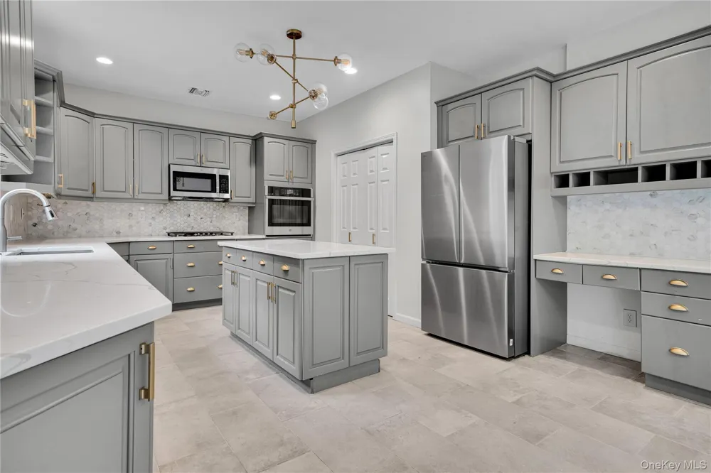 9 Gooler Court Stony Point, NY 10980