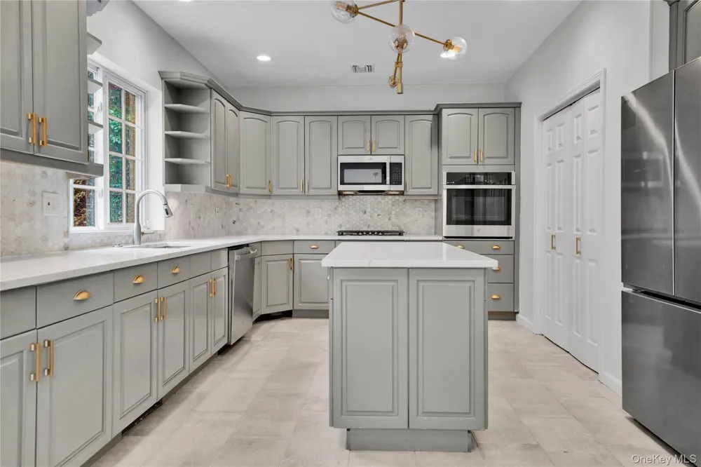 9 Gooler Court Stony Point, NY 10980
