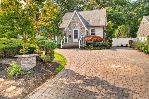 15 W Palisades Avenue