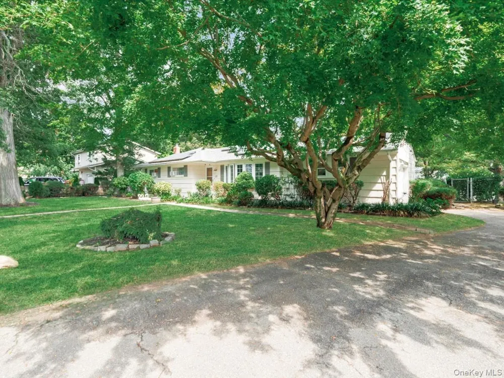 23 Hren Avenue Huntington, NY 11743