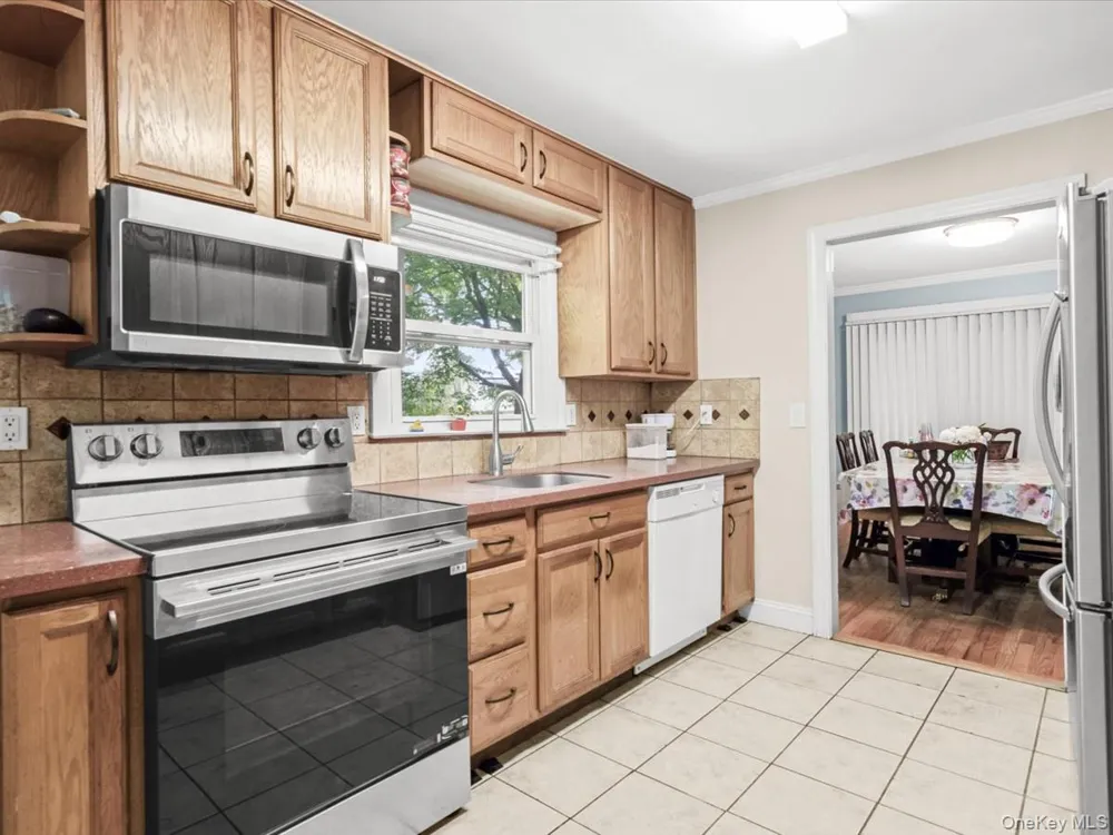 23 Hren Avenue Huntington, NY 11743