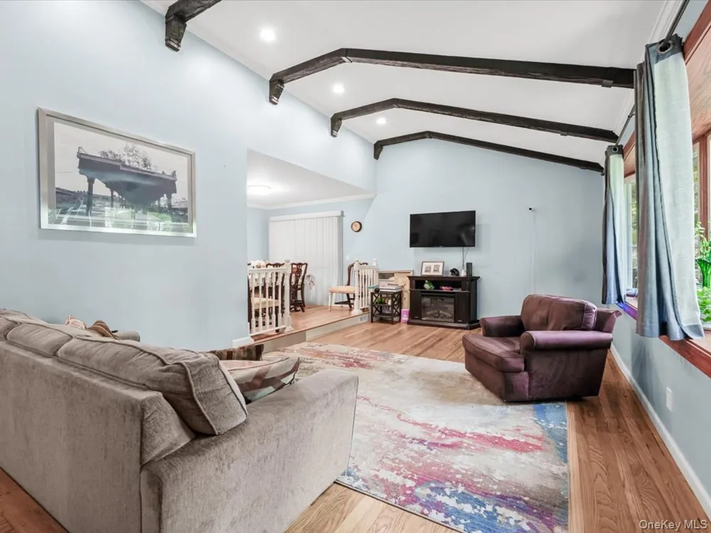 23 Hren Avenue Huntington, NY 11743