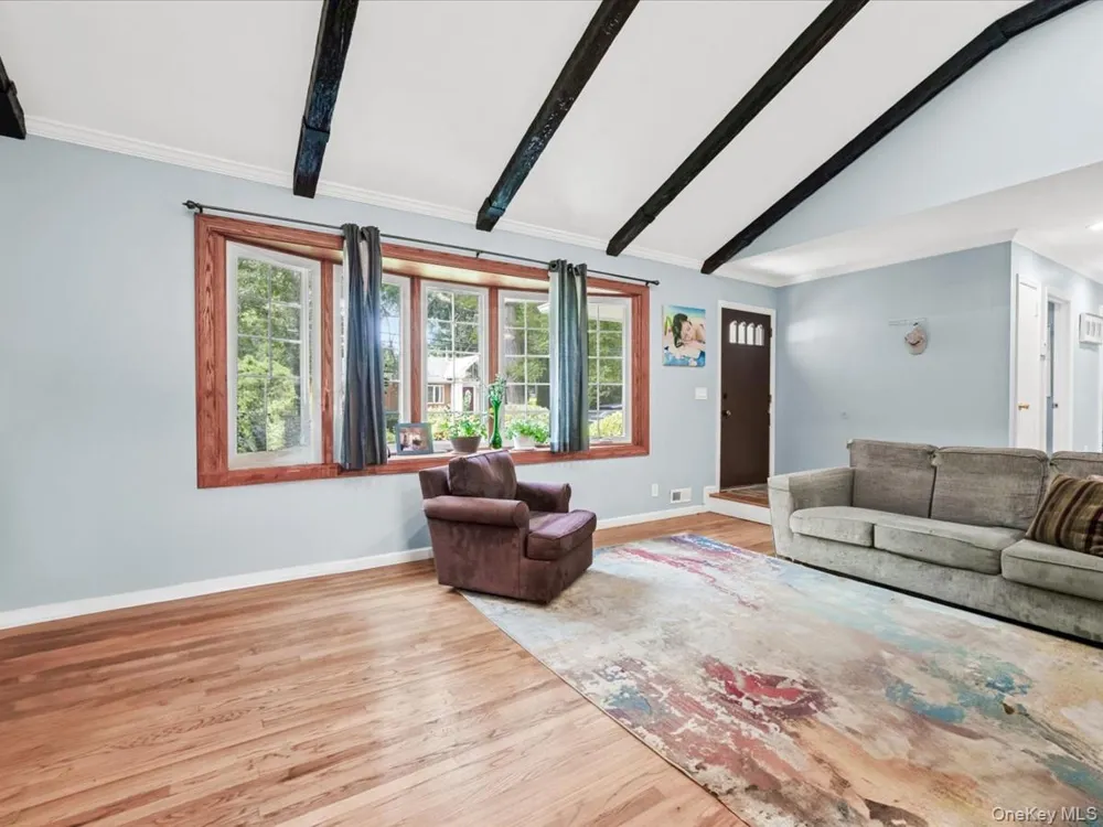 23 Hren Avenue Huntington, NY 11743