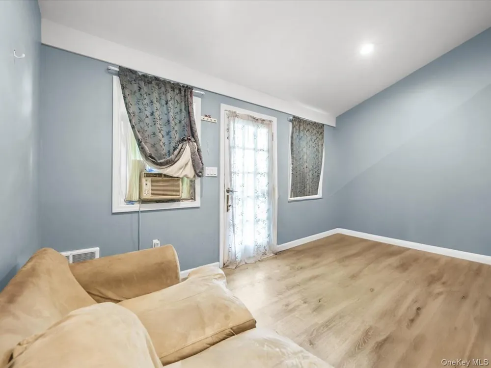 23 Hren Avenue Huntington, NY 11743