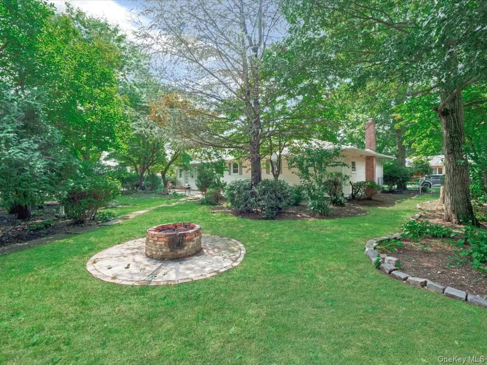 23 Hren Avenue Huntington, NY 11743