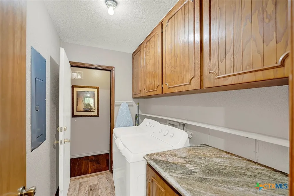 48 River Oak Drive Seguin, TX 78155