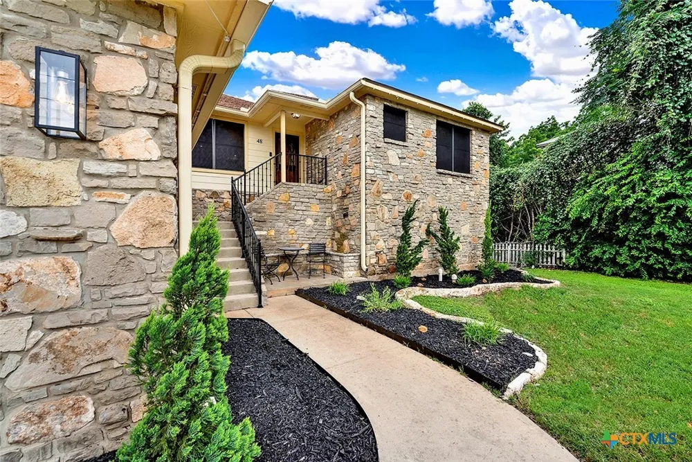 48 River Oak Drive Seguin, TX 78155
