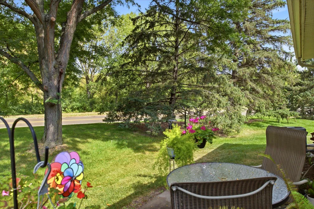 2707 River Hills Drive S Burnsville, MN 55337