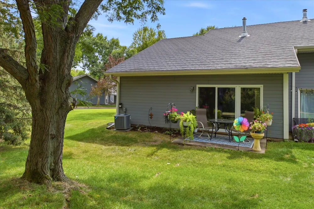 2707 River Hills Drive S Burnsville, MN 55337