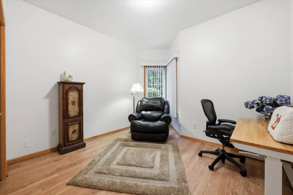 2707 River Hills Drive S Burnsville, MN 55337