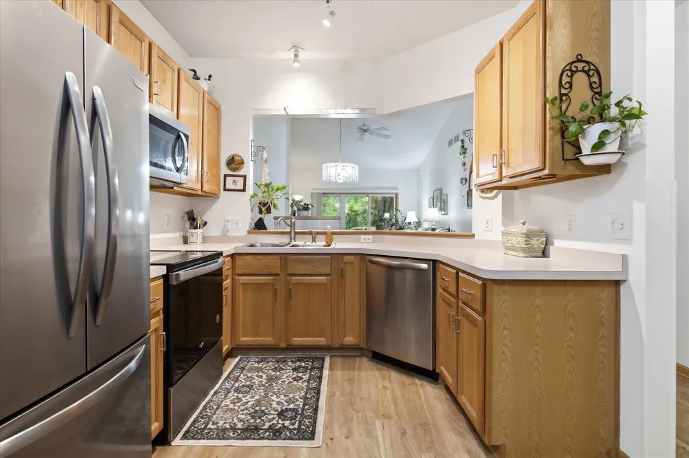 2707 River Hills Drive S Burnsville, MN 55337