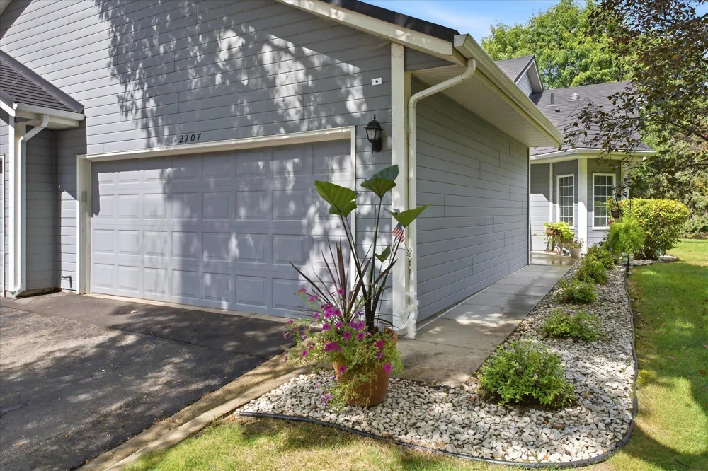 2707 River Hills Drive S Burnsville, MN 55337