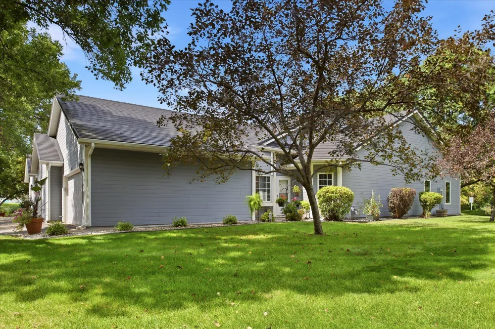 2707 River Hills Drive S Burnsville, MN 55337