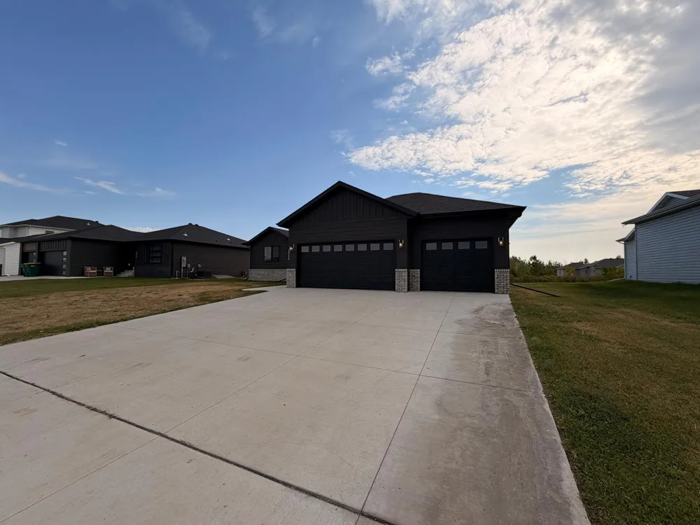 10258 Burgundy Drive Horace, ND 58047