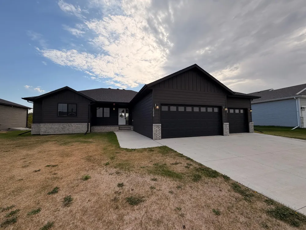 10258 Burgundy Drive Horace, ND 58047