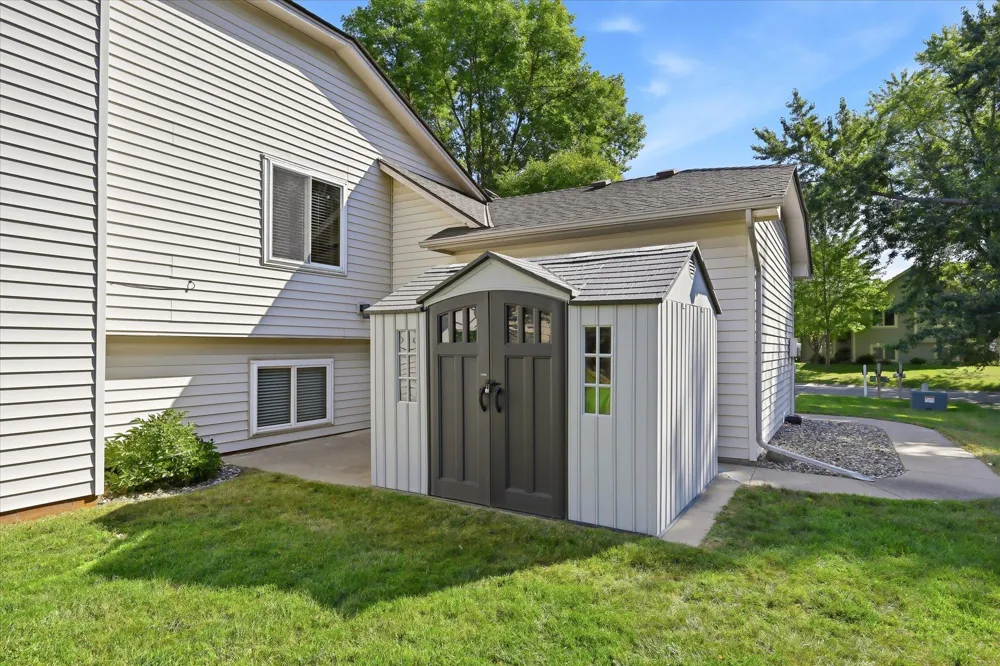 6747 Quantico Lane Maple Grove, MN 55311