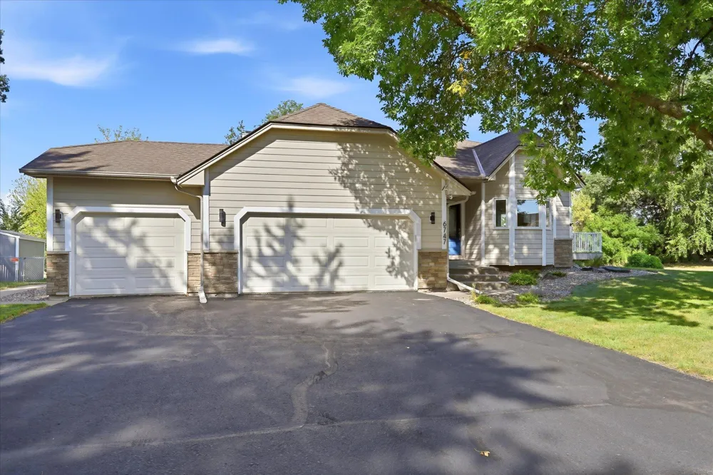 6747 Quantico Lane Maple Grove, MN 55311