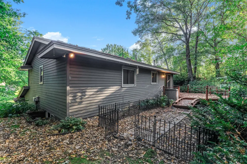 762 Elrene Court Eagan, MN 55123