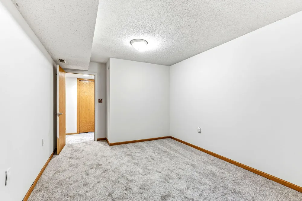 762 Elrene Court Eagan, MN 55123
