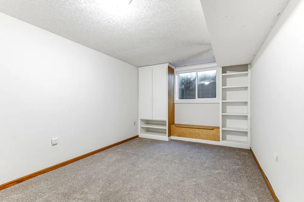 762 Elrene Court Eagan, MN 55123