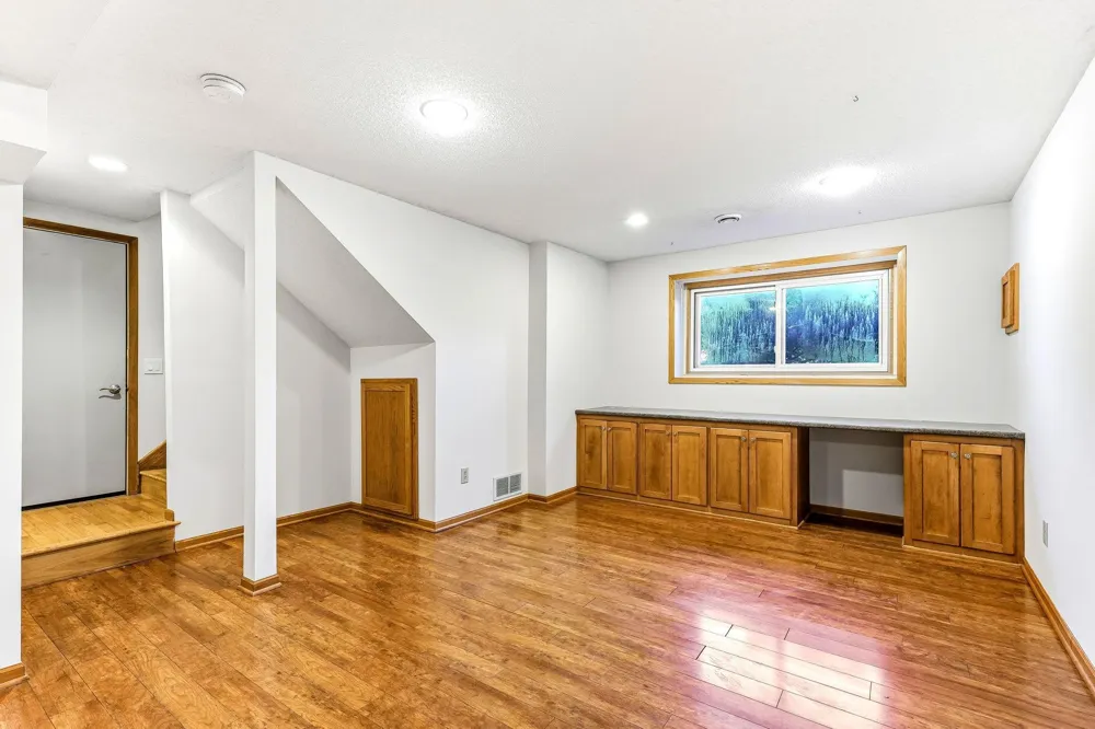 762 Elrene Court Eagan, MN 55123