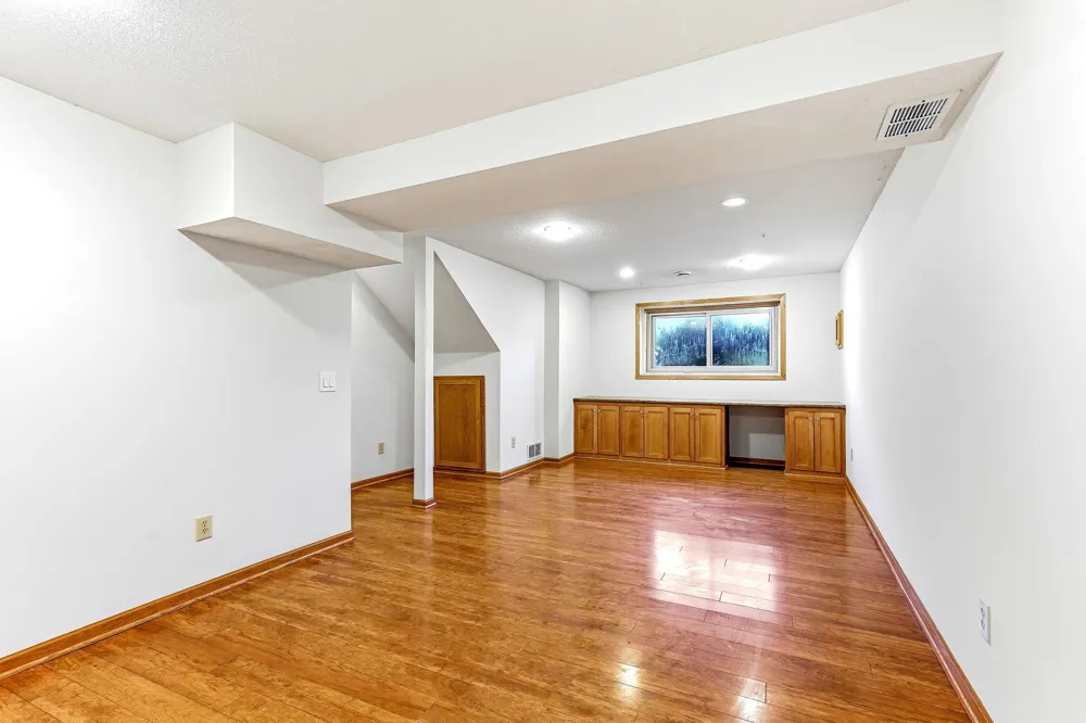 762 Elrene Court Eagan, MN 55123